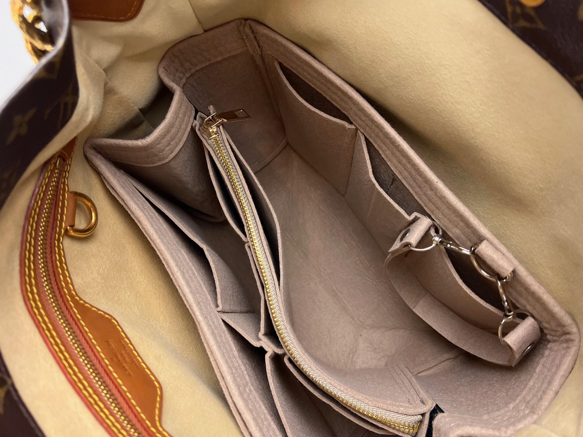 Louis Vuitton Dentelle Fersen Gold Monogram Tote Bag For Sale 4