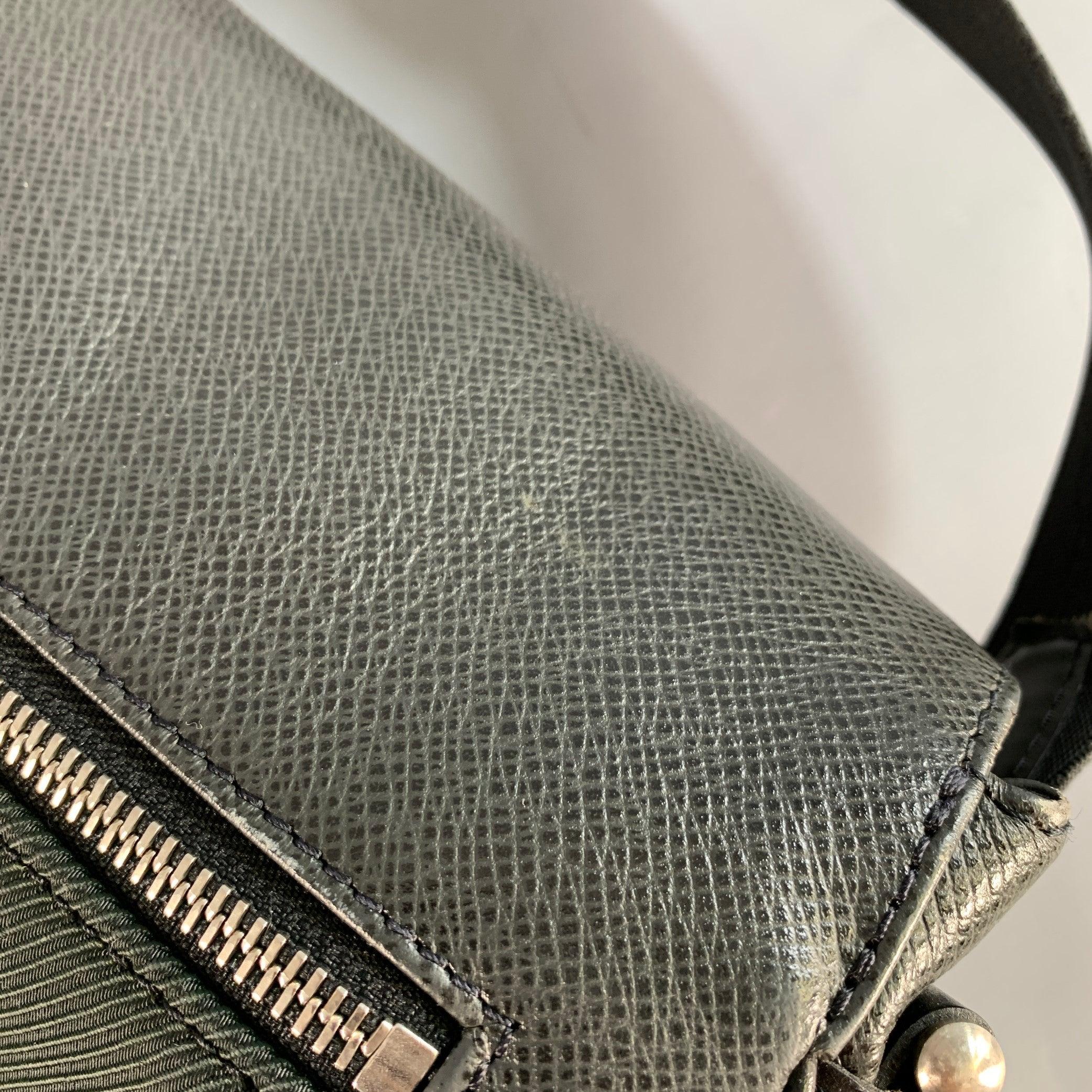 LOUIS VUITTON Dersou Taiga Black Green Nylon Twill Leather Messenger Bag For Sale 6