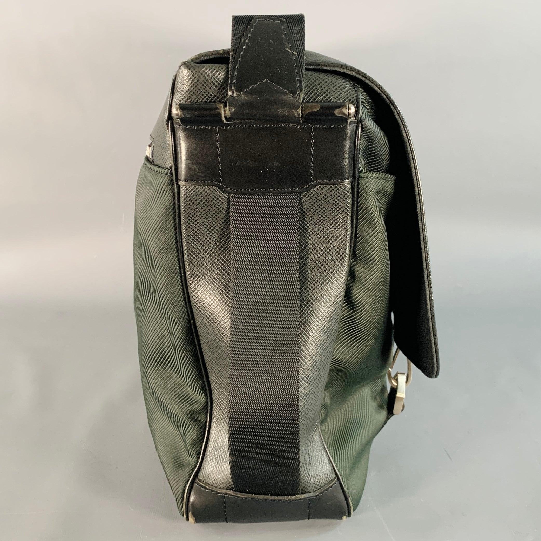 LOUIS VUITTON Dersou Taiga Black Green Nylon Twill Leather Messenger Bag In Good Condition For Sale In San Francisco, CA
