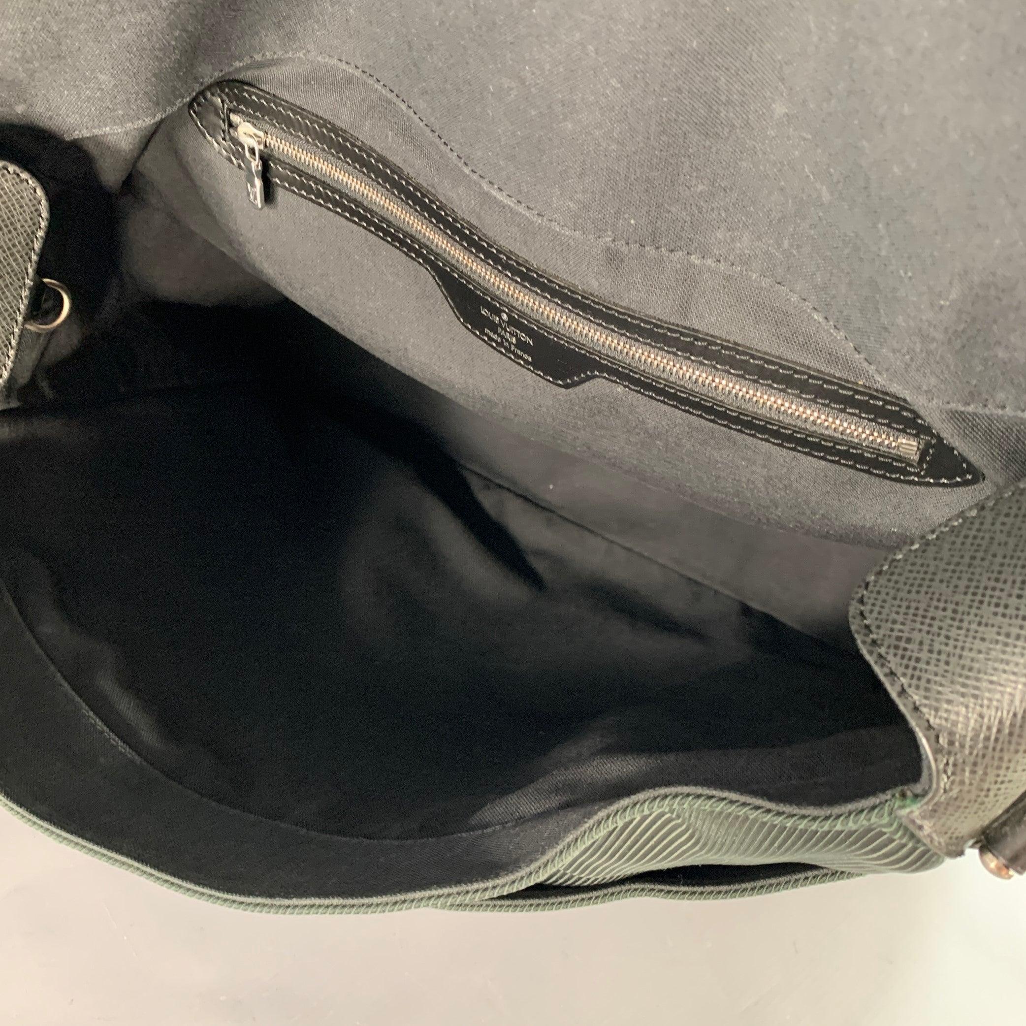 LOUIS VUITTON Dersou Taiga Black Green Nylon Twill Leather Messenger Bag For Sale 3