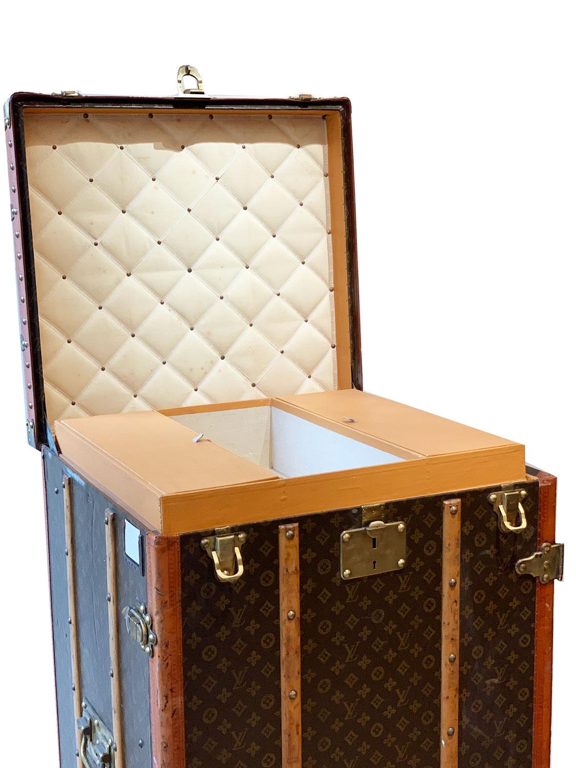 Louis Vuitton Desk Trunk, circa 1925 In Good Condition For Sale In Aspen, CO