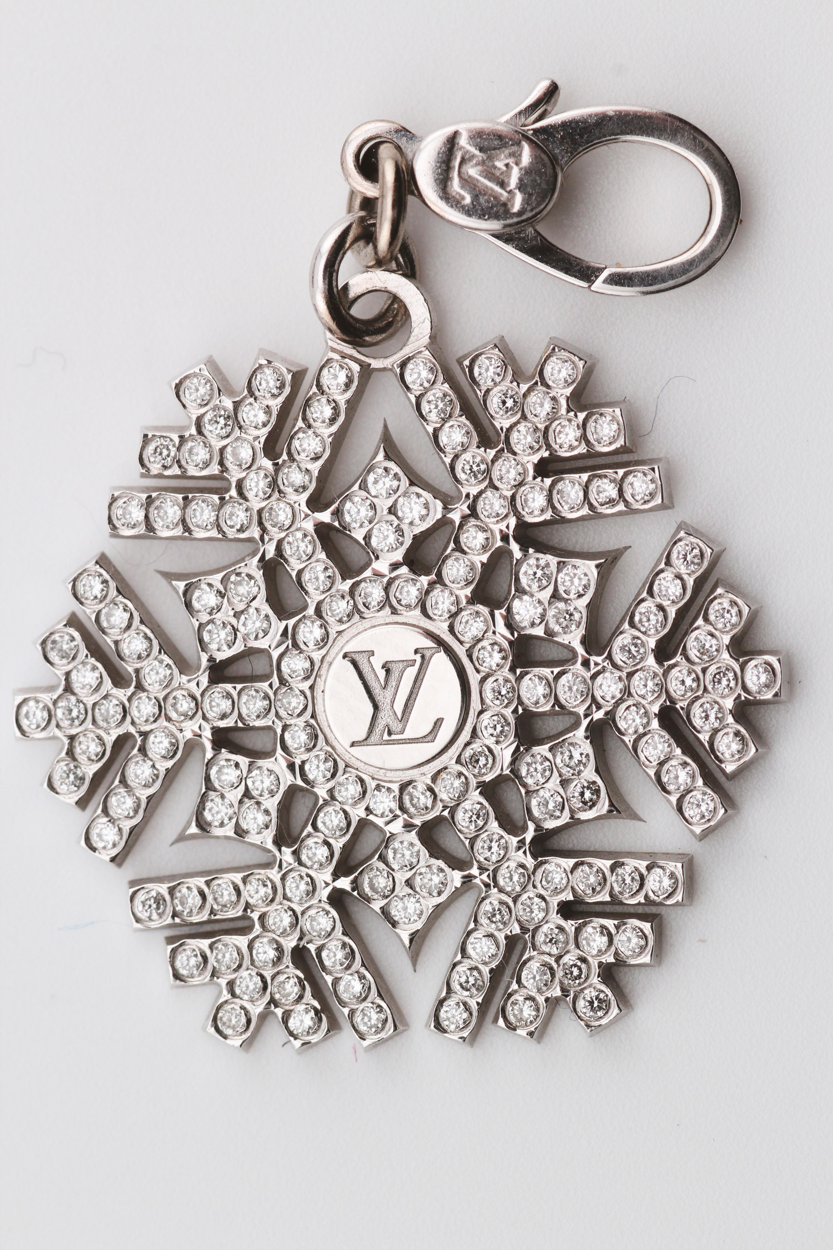 Louis Vuitton Diamond 18K White Gold Snowflake Charm Pendant For Sale 5
