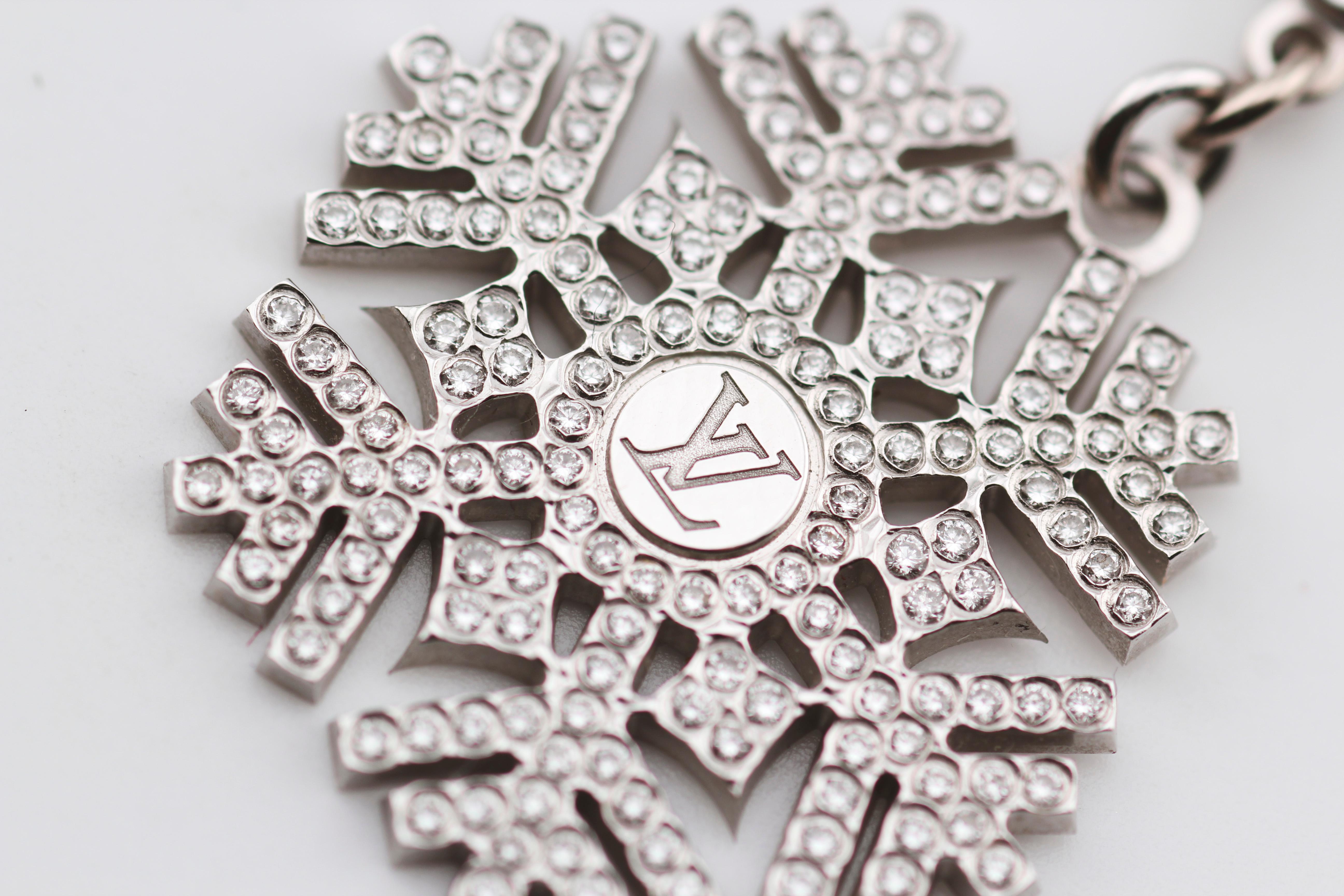 Louis Vuitton Diamond 18K White Gold Snowflake Charm Pendant For Sale 3