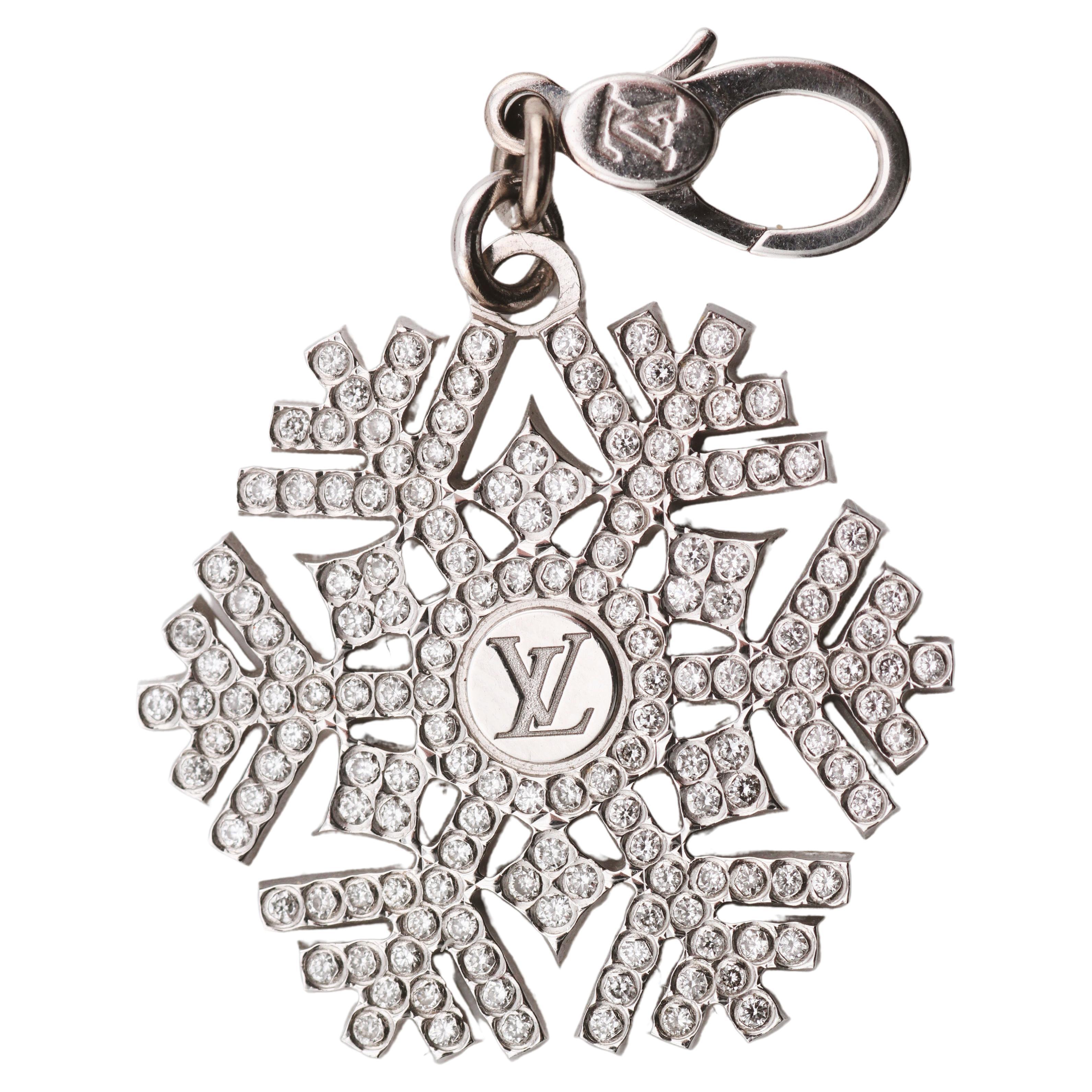 Louis Vuitton Diamond 18K White Gold Snowflake Charm Pendant For Sale