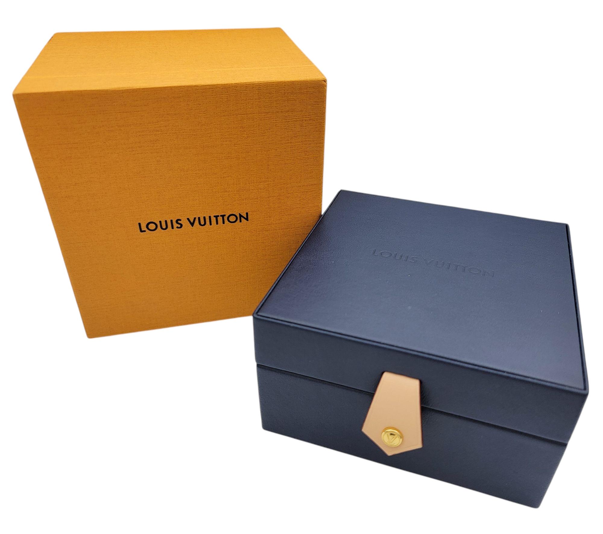 Louis Vuitton Diamond Idylle Star Blossom Pendant Necklace 18 Karat White Gold For Sale 6