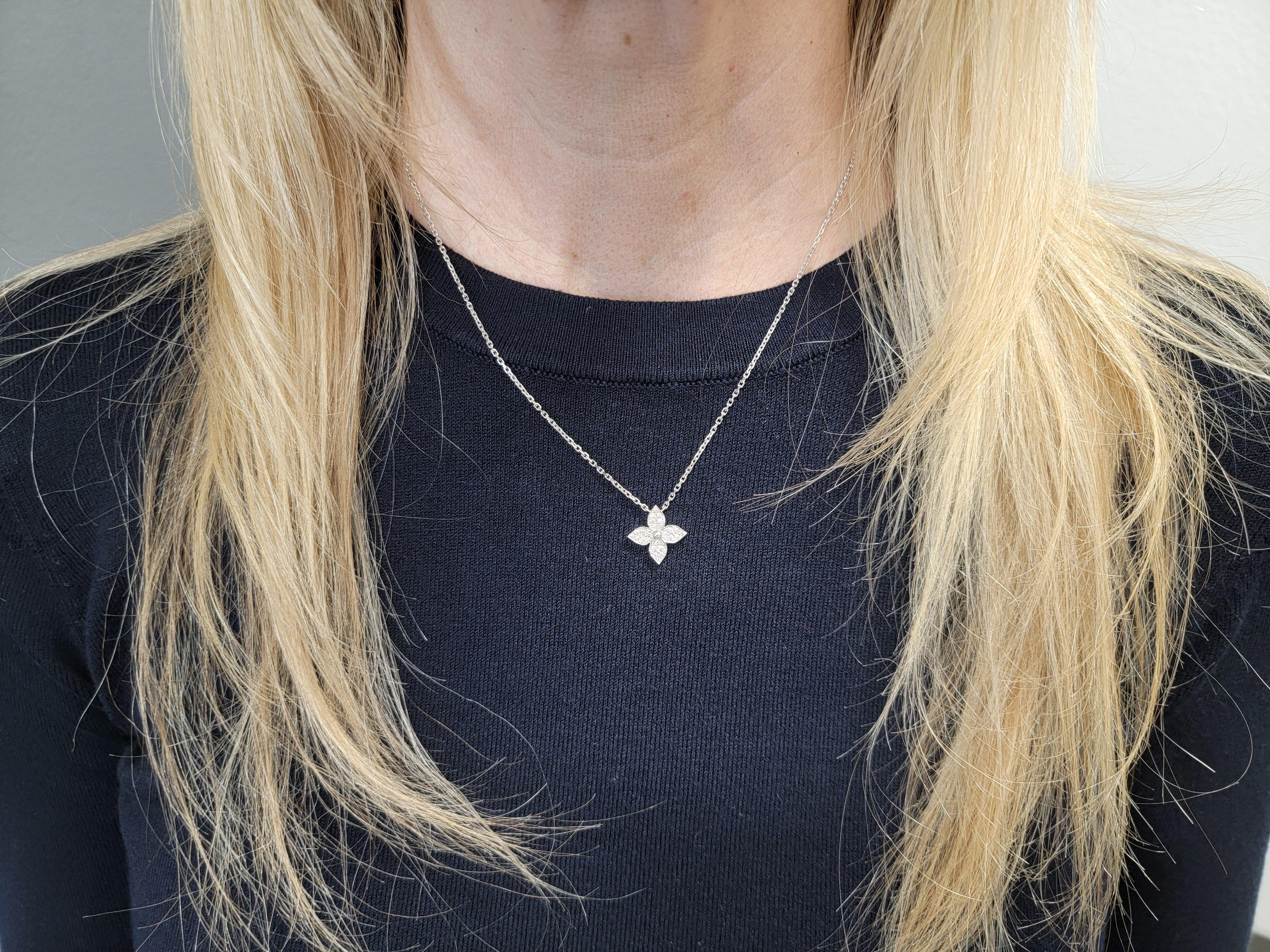 Louis Vuitton Diamond Idylle Star Blossom Pendant Necklace 18 Karat White Gold For Sale 7