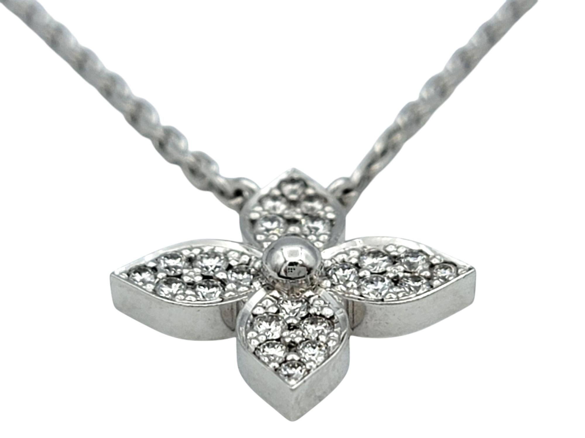 Louis Vuitton Diamond Idylle Star Blossom Pendant Necklace 18 Karat White Gold In Good Condition For Sale In Scottsdale, AZ