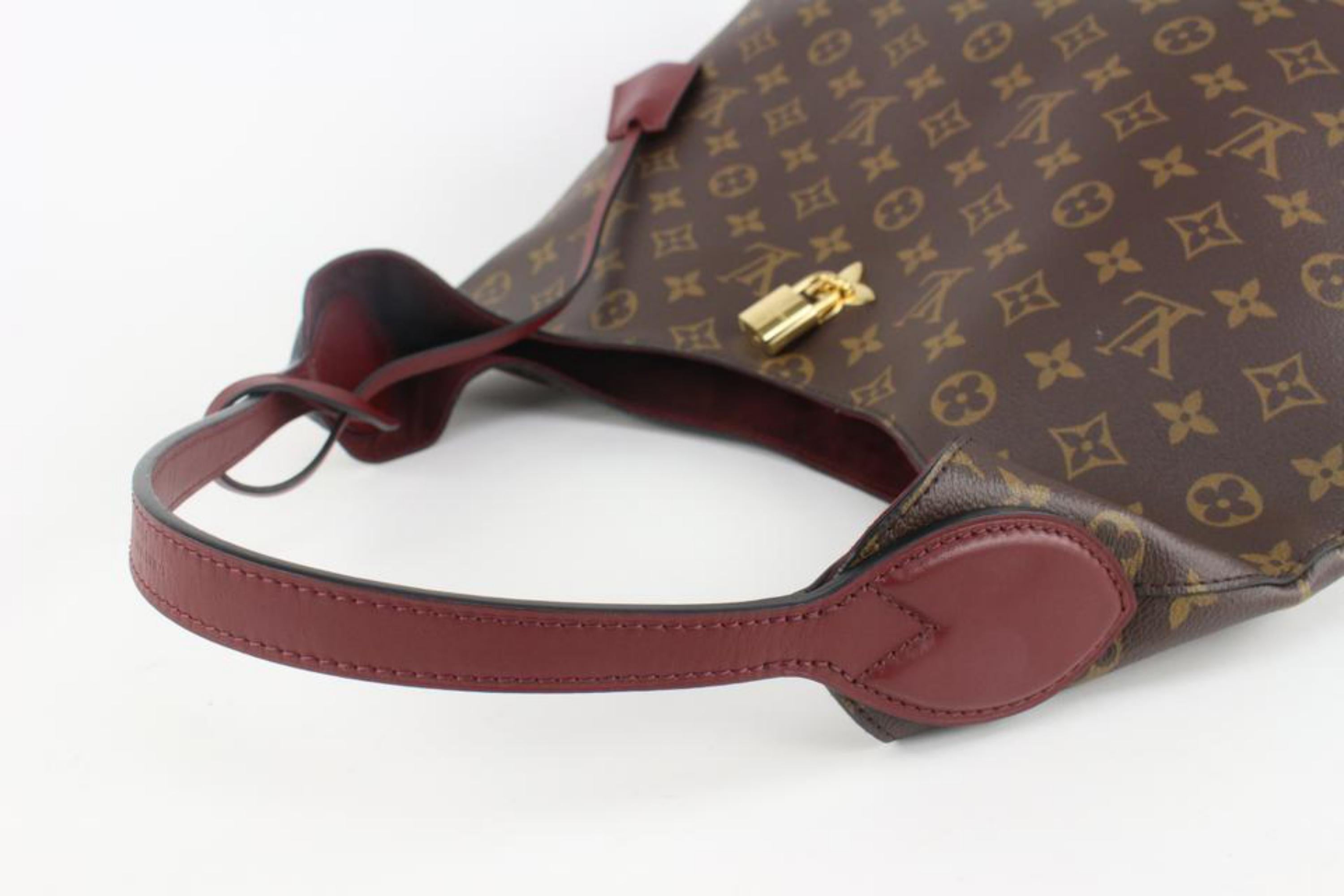 Louis Vuitton Discontinued Monogram Flower Hobo Artsy 121lv34 In Good Condition For Sale In Dix hills, NY