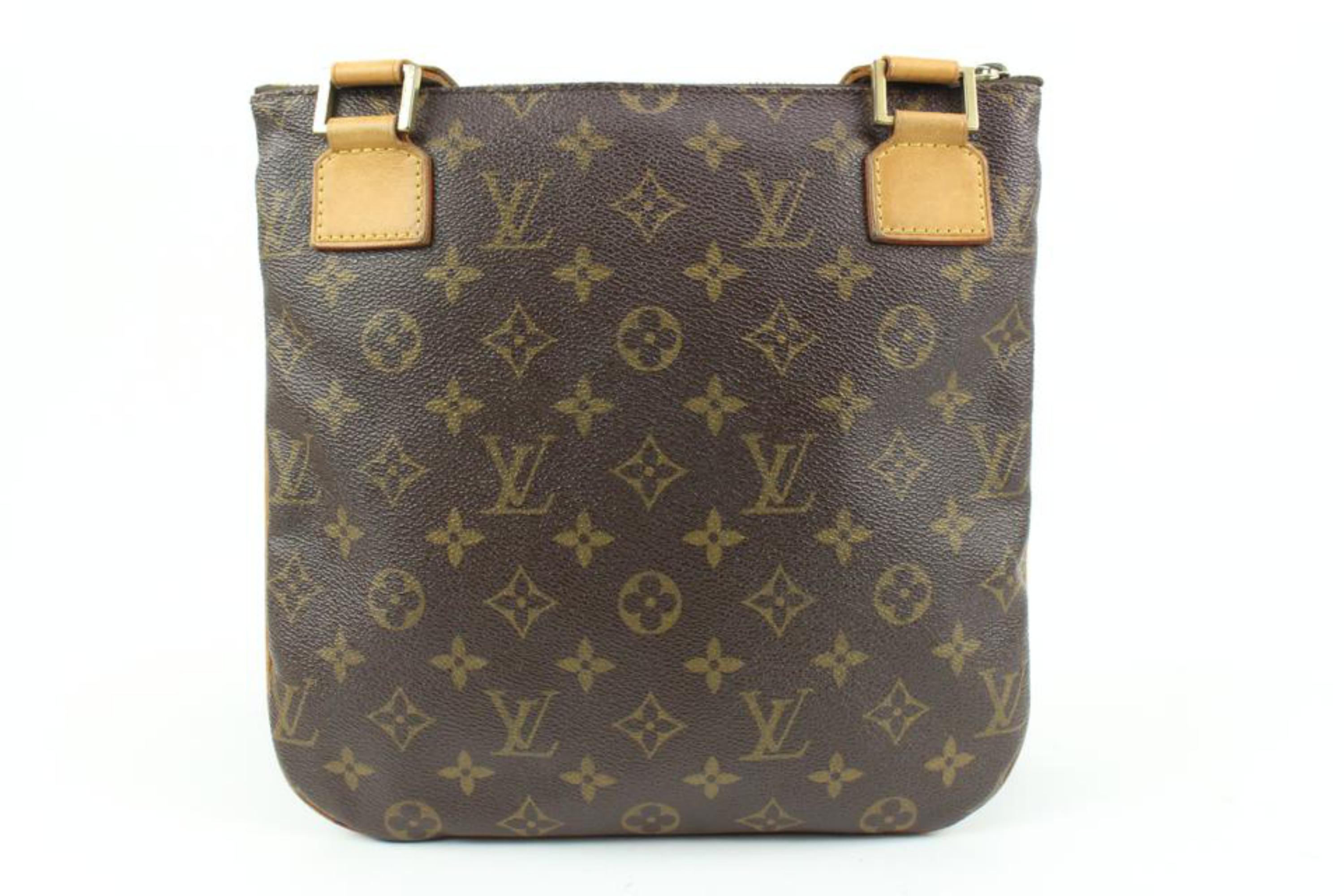 Louis Vuitton Discontinued Monogram Pochette Bosphore Crossbody Bag s28lv23 In Good Condition In Dix hills, NY