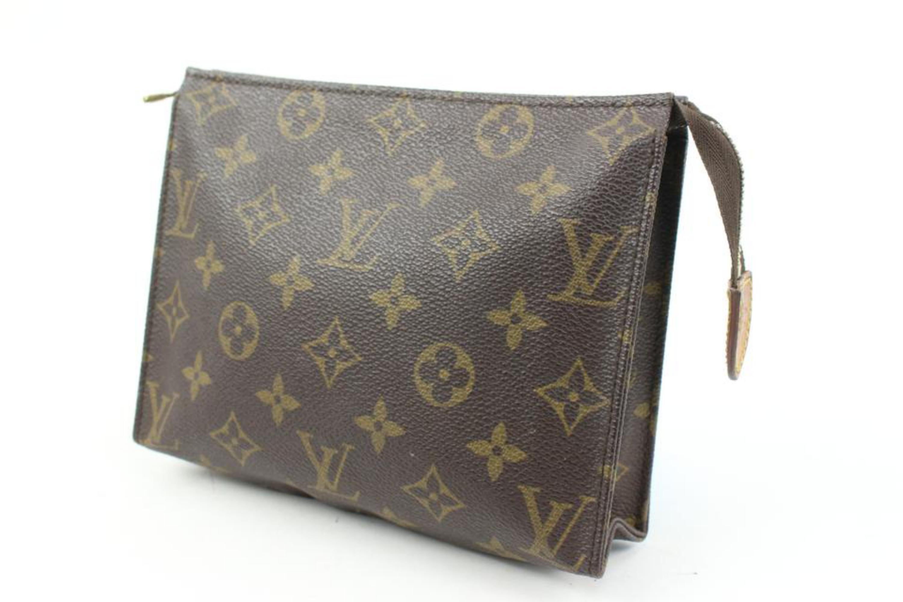Louis Vuitton Discontinued Monogram Toiletry Pouch 19 Poche Toilette 18lv131s
Date Code/Serial Number: 874 TH
Made In: France
Measurements: Length:  7.3