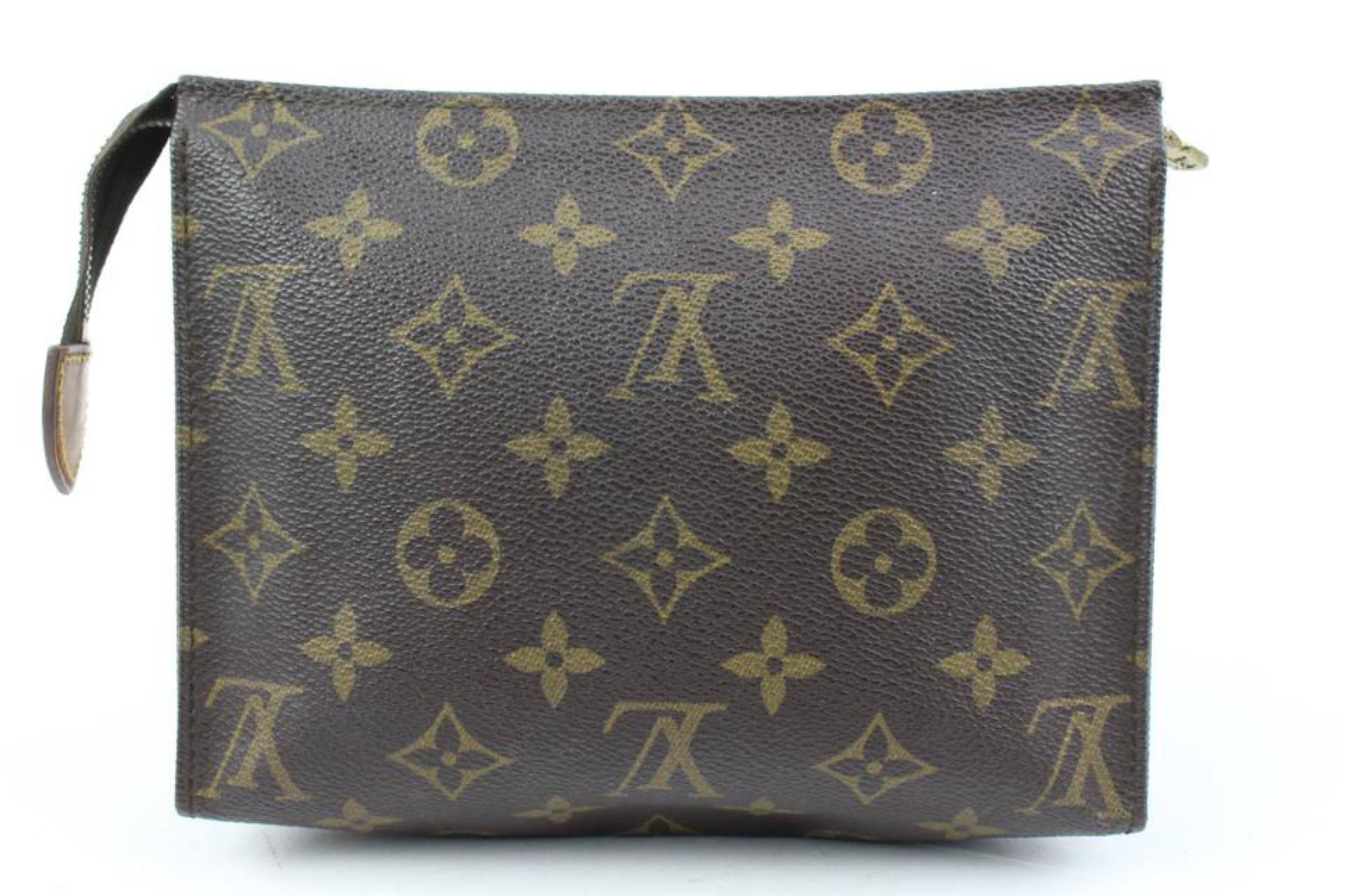 Louis Vuitton Discontinued Monogram Toiletry Pouch 19 Poche Toilette 18lv131s In Good Condition In Dix hills, NY