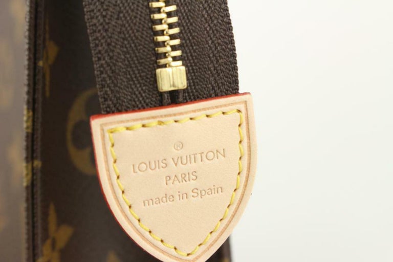 Louis Vuitton discontinued this Pochette toilette 26 because they hate