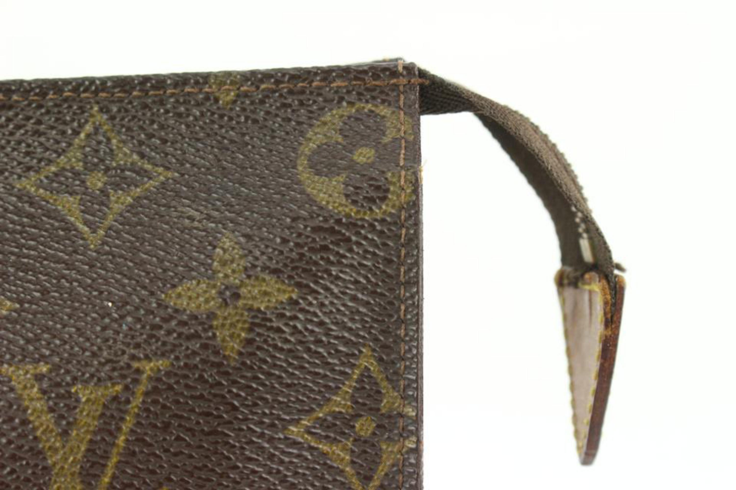 Louis Vuitton - Pochette de toilette monogrammée discontinuée 26 - 111lv16 en vente 4