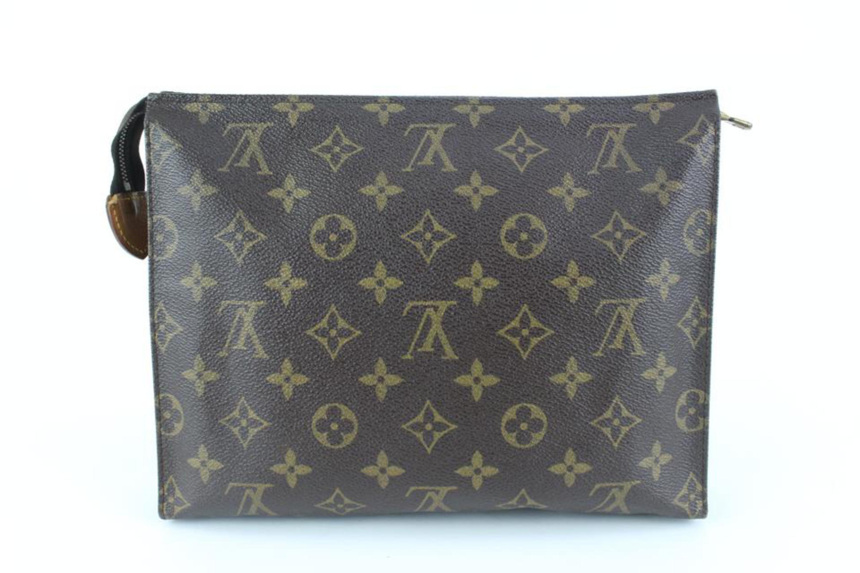 Louis Vuitton Discontinued Monogram Toiletry Pouch 26 Poche Toilette 112lv39 In Good Condition For Sale In Dix hills, NY