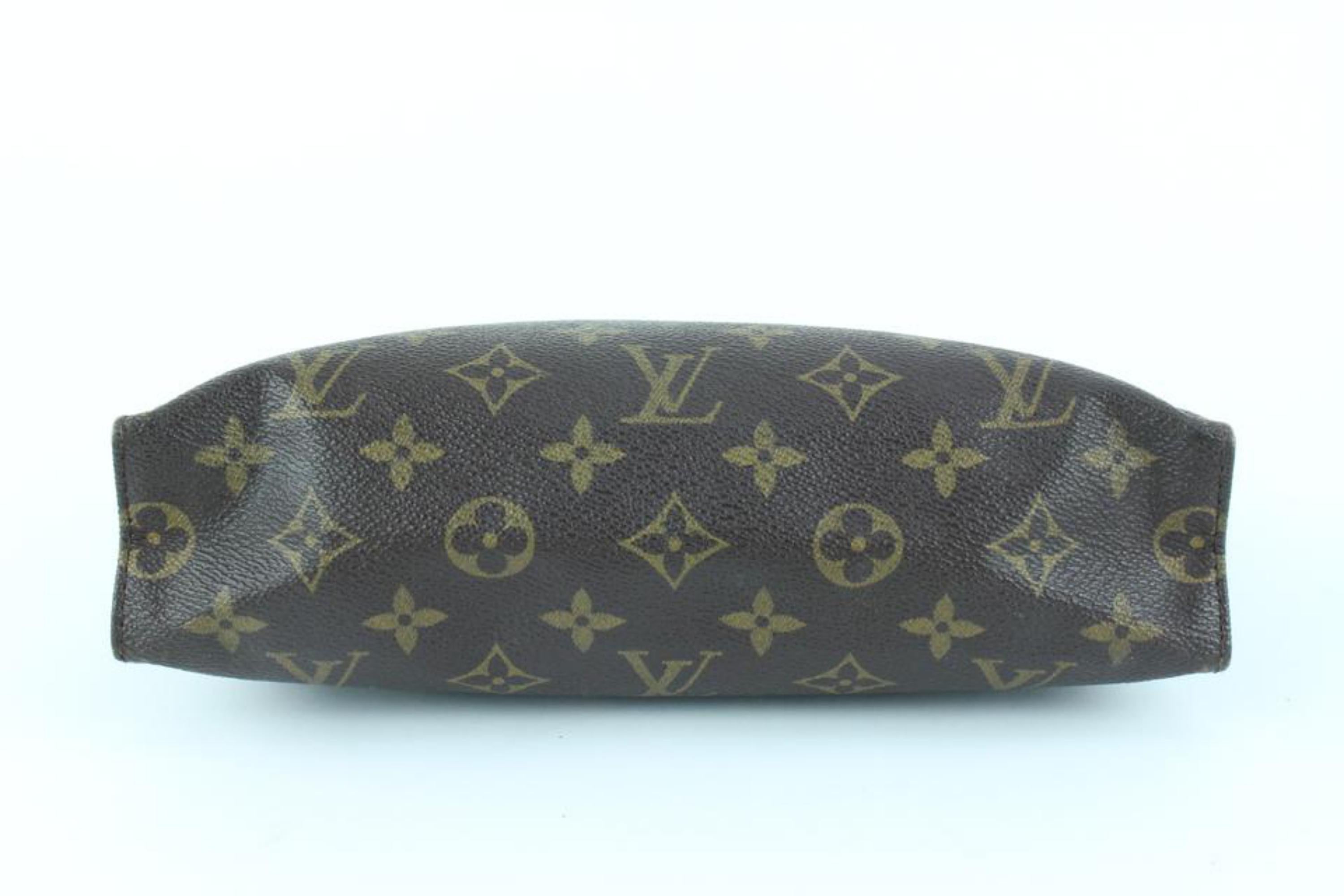 Louis Vuitton - Pochette de toilette monogrammée discontinuée 26 - 112lv39 en vente 3