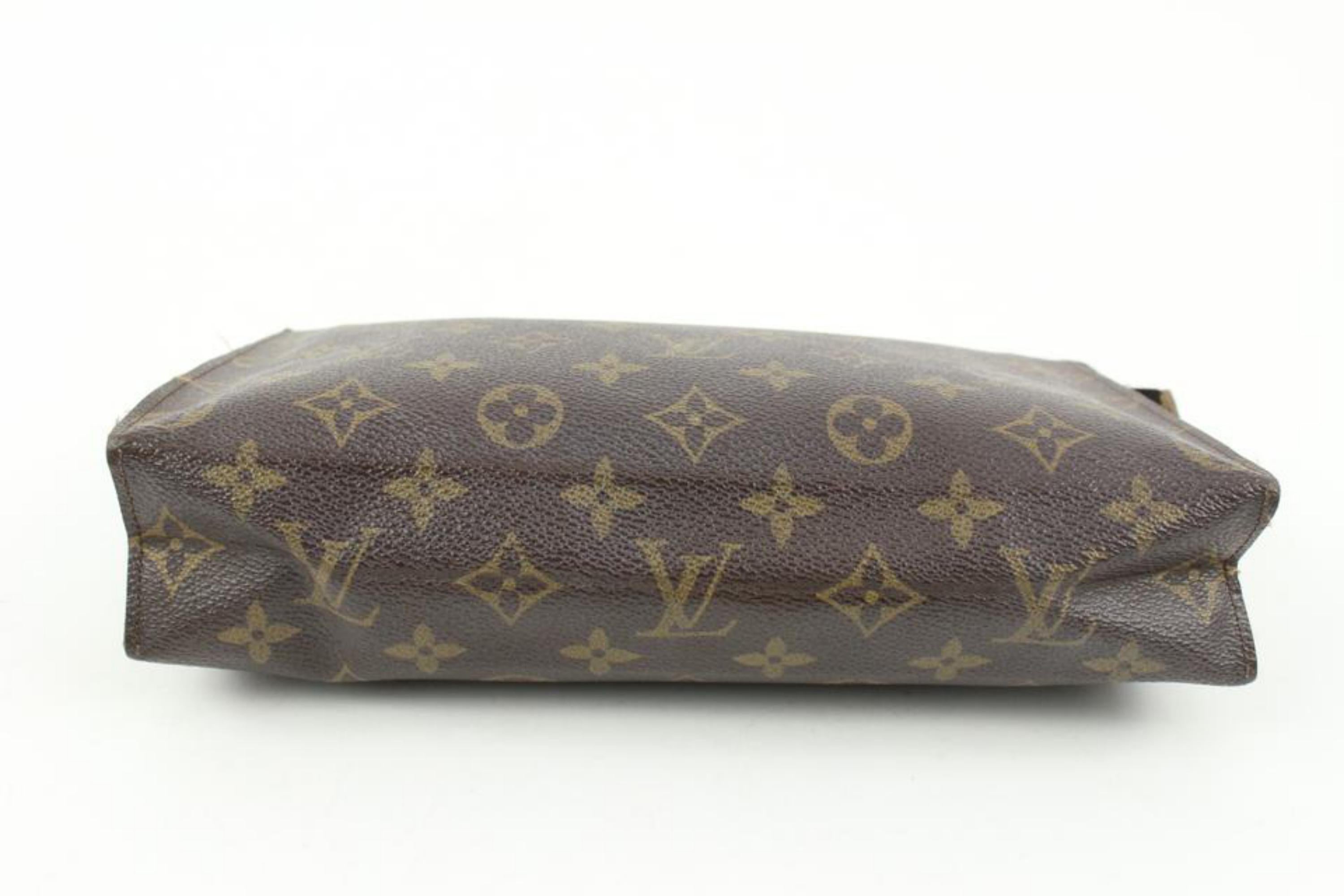 Louis Vuitton Discontinued Monogram Toiletry Pouch 26 Poche Toilette 114lv2 In Good Condition For Sale In Dix hills, NY