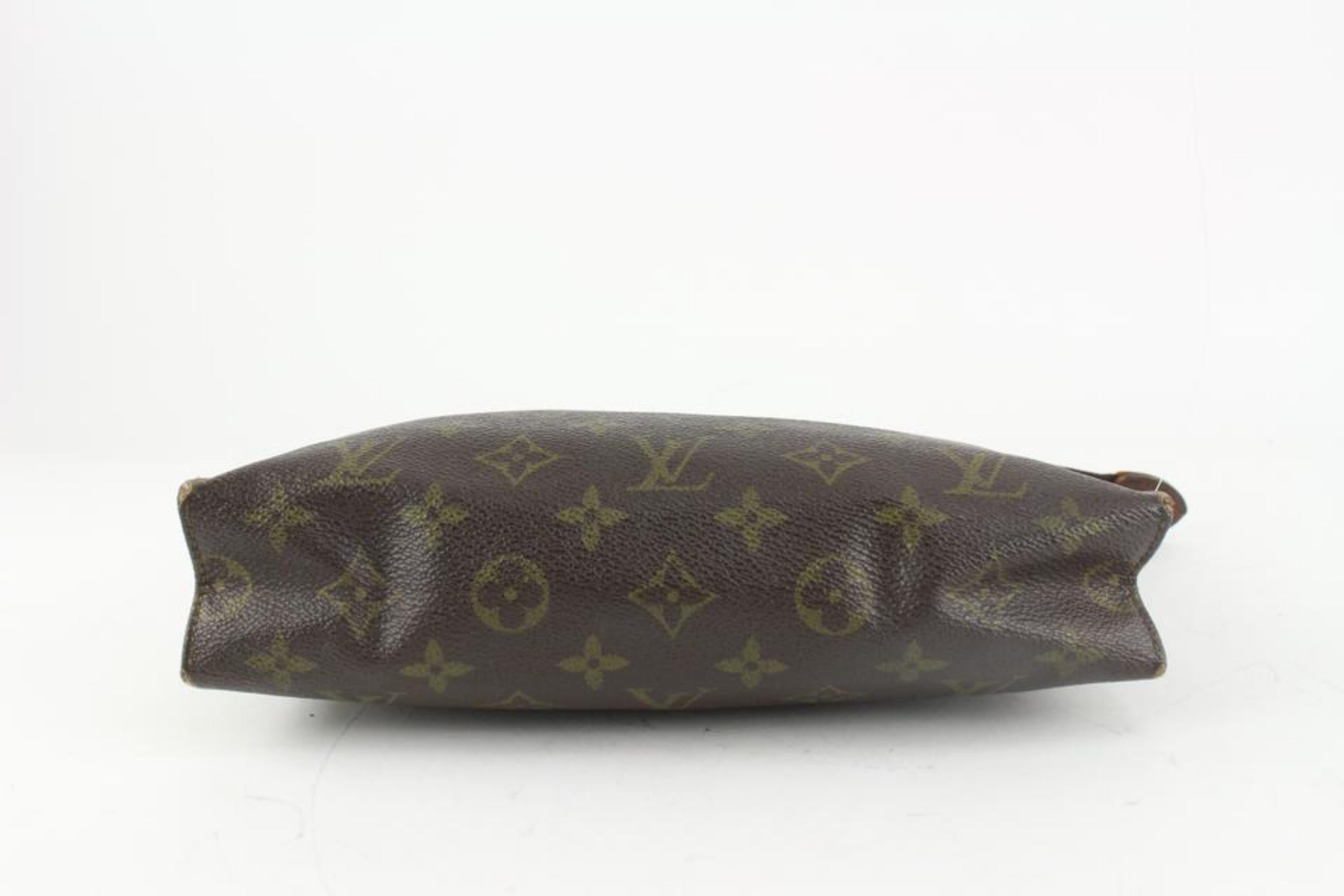 Louis Vuitton Discontinued Monogram Toiletry Pouch 26 Poche Toilette 1216lv49 In Fair Condition For Sale In Dix hills, NY