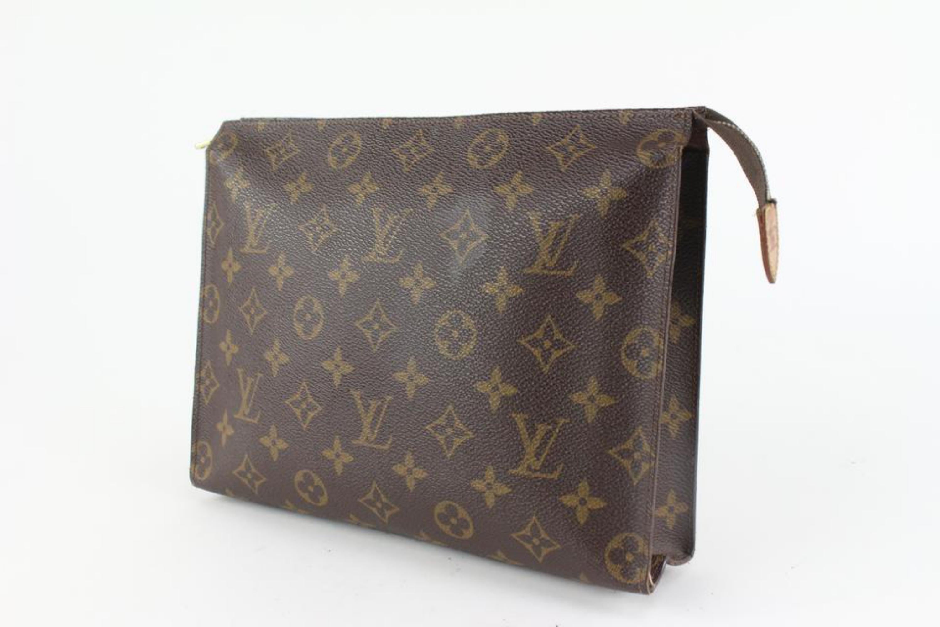 Louis Vuitton Discontinued Monogram Toiletry Pouch 26 Poche Toilette 1220lv40
Date Code/Serial Number: AN0971
Made In: France
Measurements: Length:  9.75