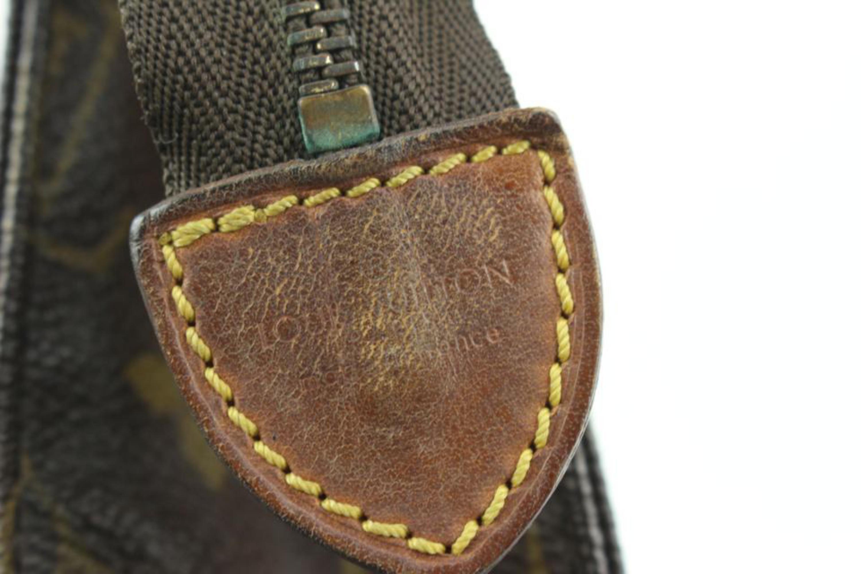 Louis Vuitton Discontinued Monogram Toiletry Pouch 26 Poche Toilette 48LV22S In Good Condition In Dix hills, NY