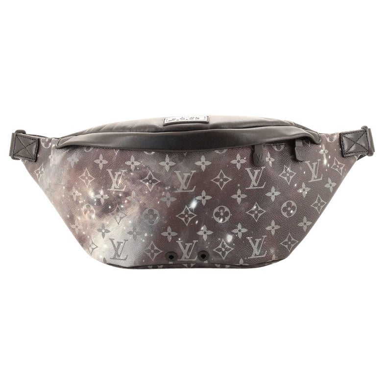 Louis Vuitton- Sac ceinture Discovery à toile Galaxie Monogram en édition limitée