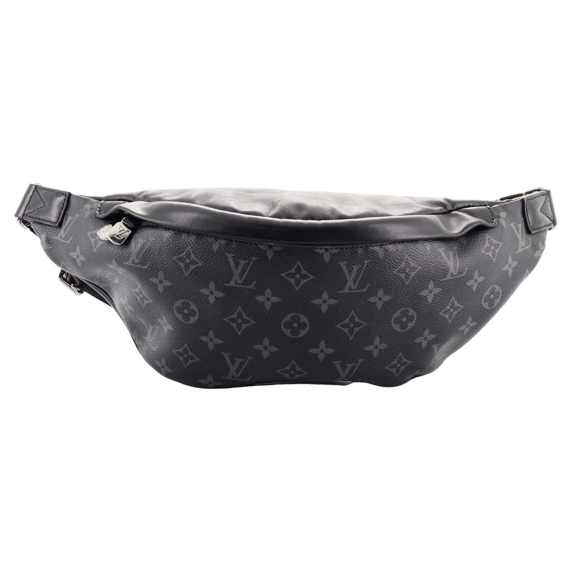 Louis Vuitton Discovery Bumbag Monogram Eclipse Canvas at 1stDibs ...
