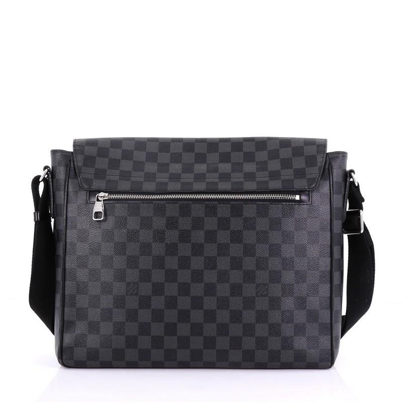 Louis Vuitton District Messenger Bag Damier Graphite MM, In Good Condition In NY, NY