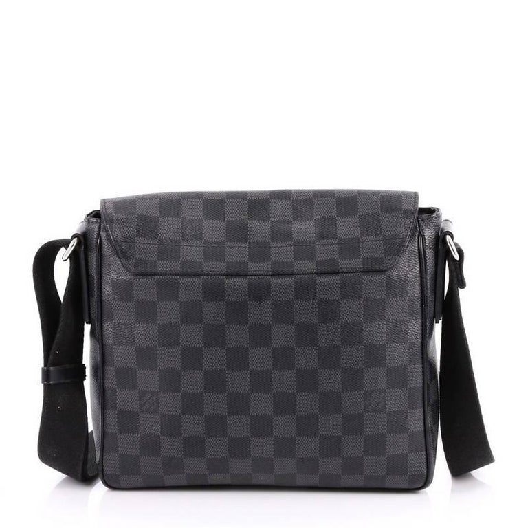 Louis Vuitton District Pm Damier Graphite Messenger Bag | CINEMAS 93