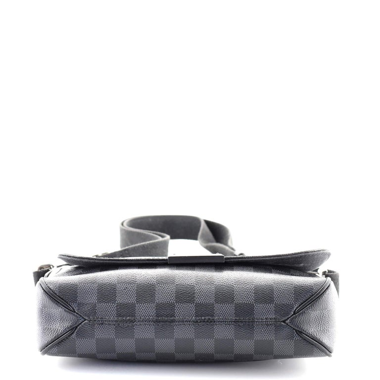 Louis Vuitton Damier Graphite District MM Messenger Bag (SHF-17183) – LuxeDH