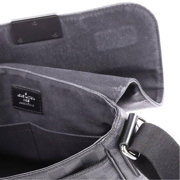 Louis Vuitton Damier Graphite District PM - Black Messenger Bags, Bags -  LOU524761