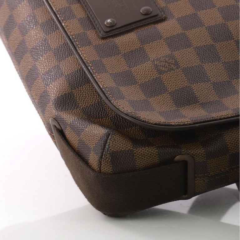 Louis Vuitton District Messenger Bag Damier MM at 1stDibs