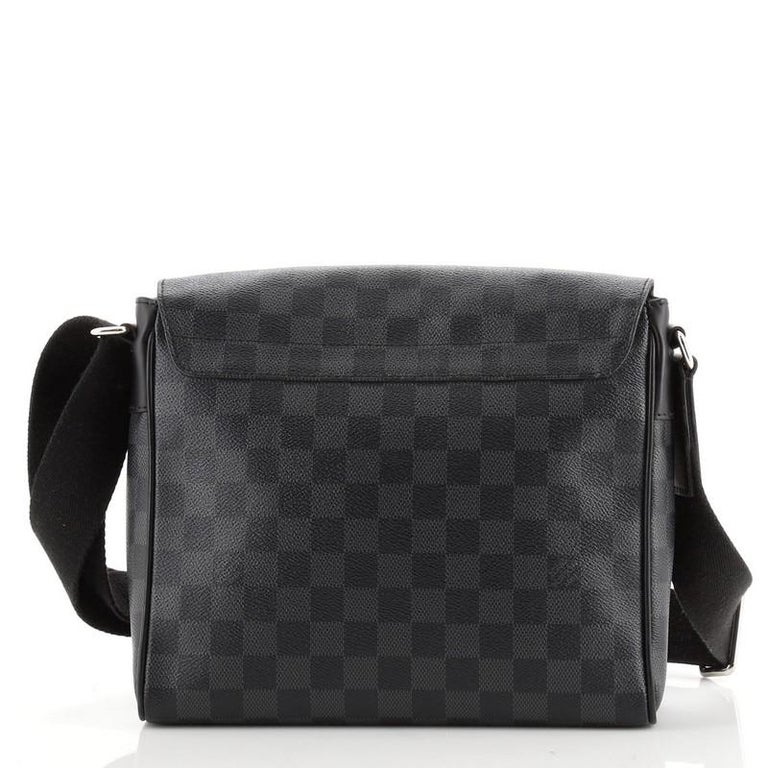 Louis Vuitton Damier Graphite District MM Messenger Bag – The Closet