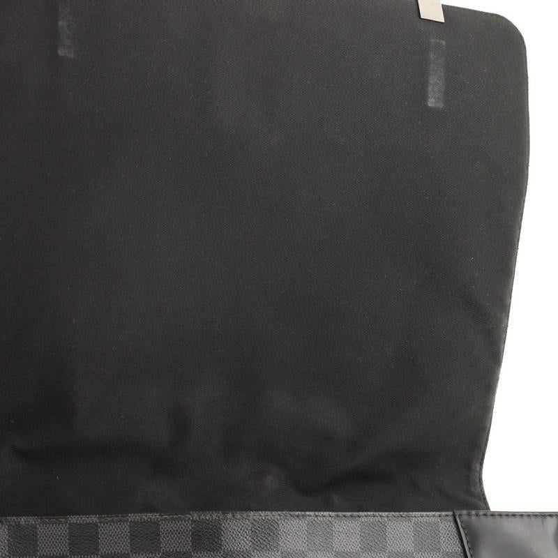Louis Vuitton District NM Messenger Bag Damier Graphite GM In Good Condition In NY, NY