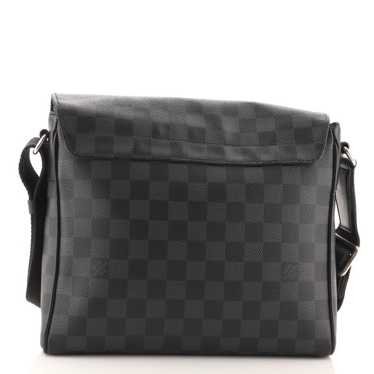 Louis Vuitton Damier Graphite District PM - Black Messenger Bags, Bags -  LOU524761