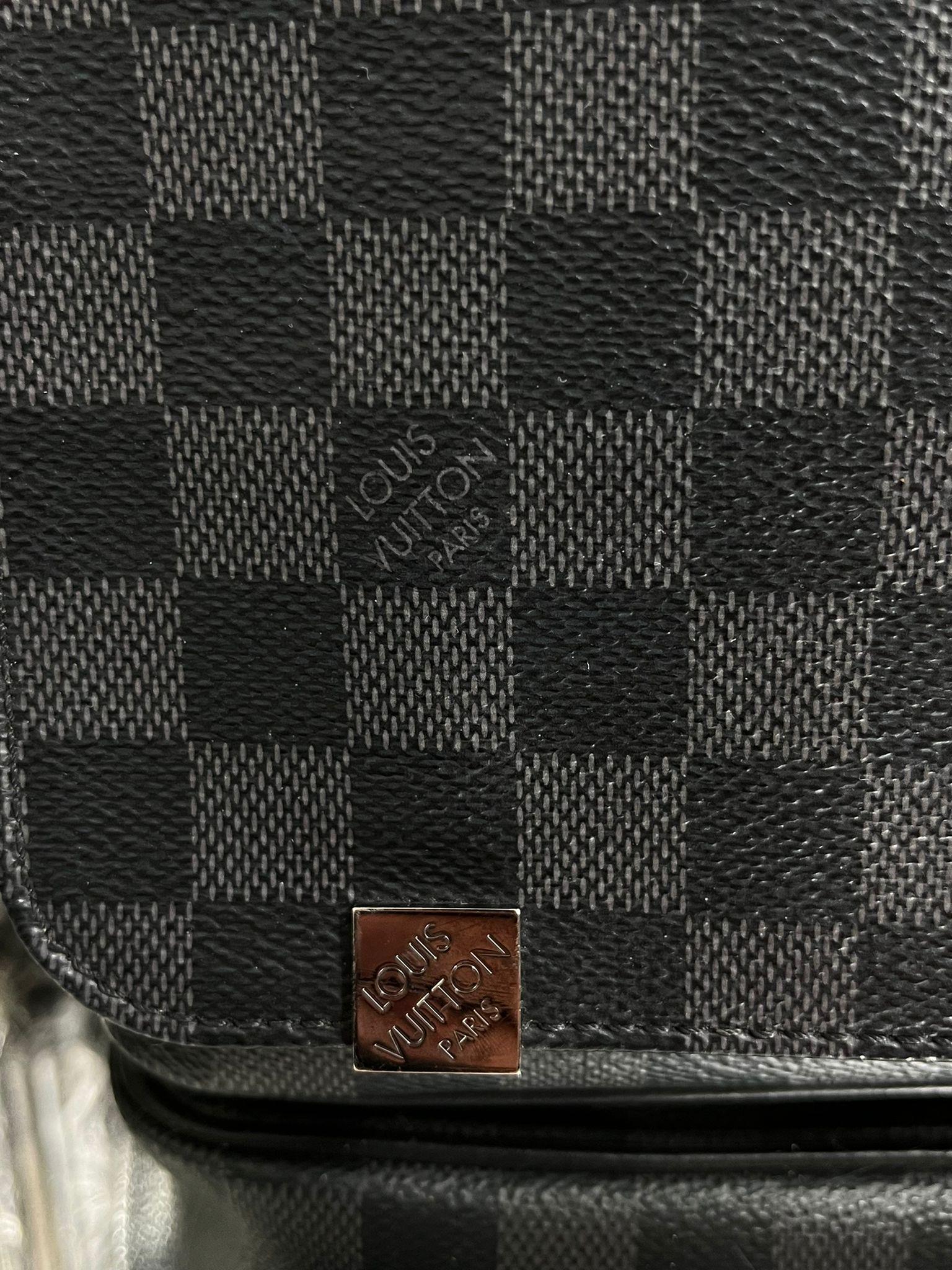 Messenger-Tasche von Louis Vuitton District PM 1
