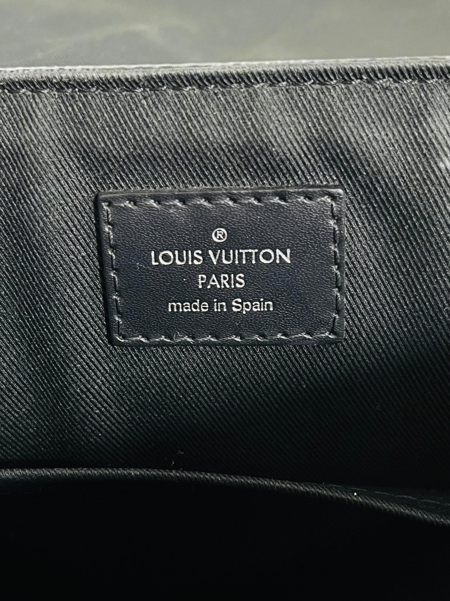 Messenger-Tasche von Louis Vuitton District PM 4