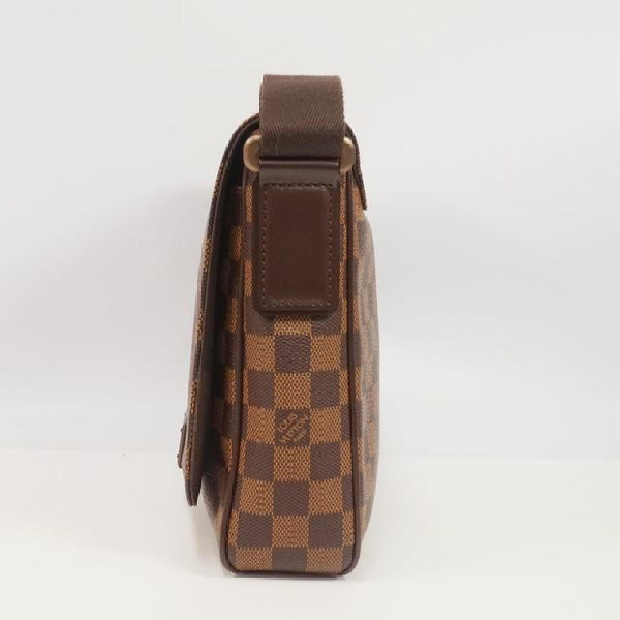 An authentic LOUIS VUITTON District PM unisex shoulder bag N41213 Damier ebene. The color is Damier ebene. The outside material is Damier canvas. The pattern is DistrictPM. This item is Contemporary. The year of manufacture would be 2013.
Rank
A