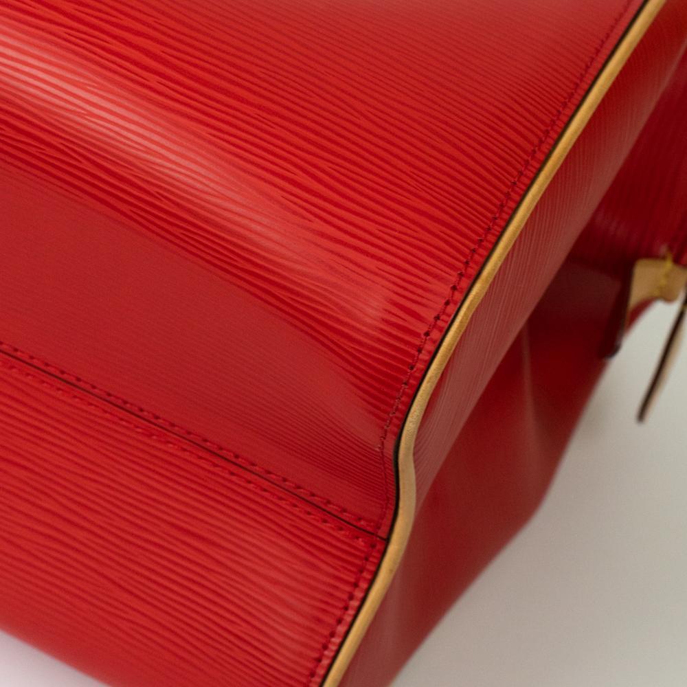 LOUIS VUITTON Doc Shoulder bag in Red Leather 6