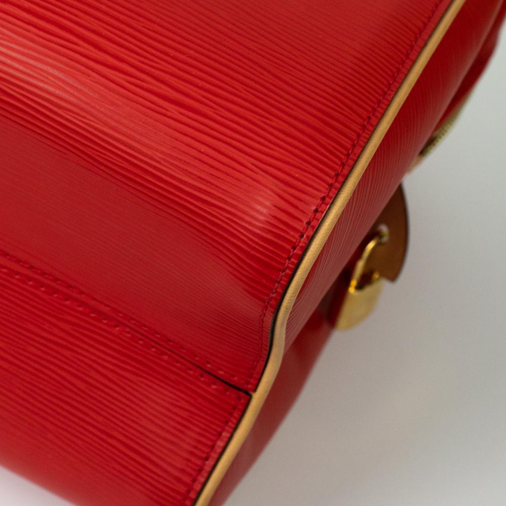 LOUIS VUITTON Doc Shoulder bag in Red Leather 8