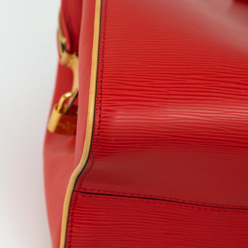 LOUIS VUITTON Doc Shoulder bag in Red Leather 5