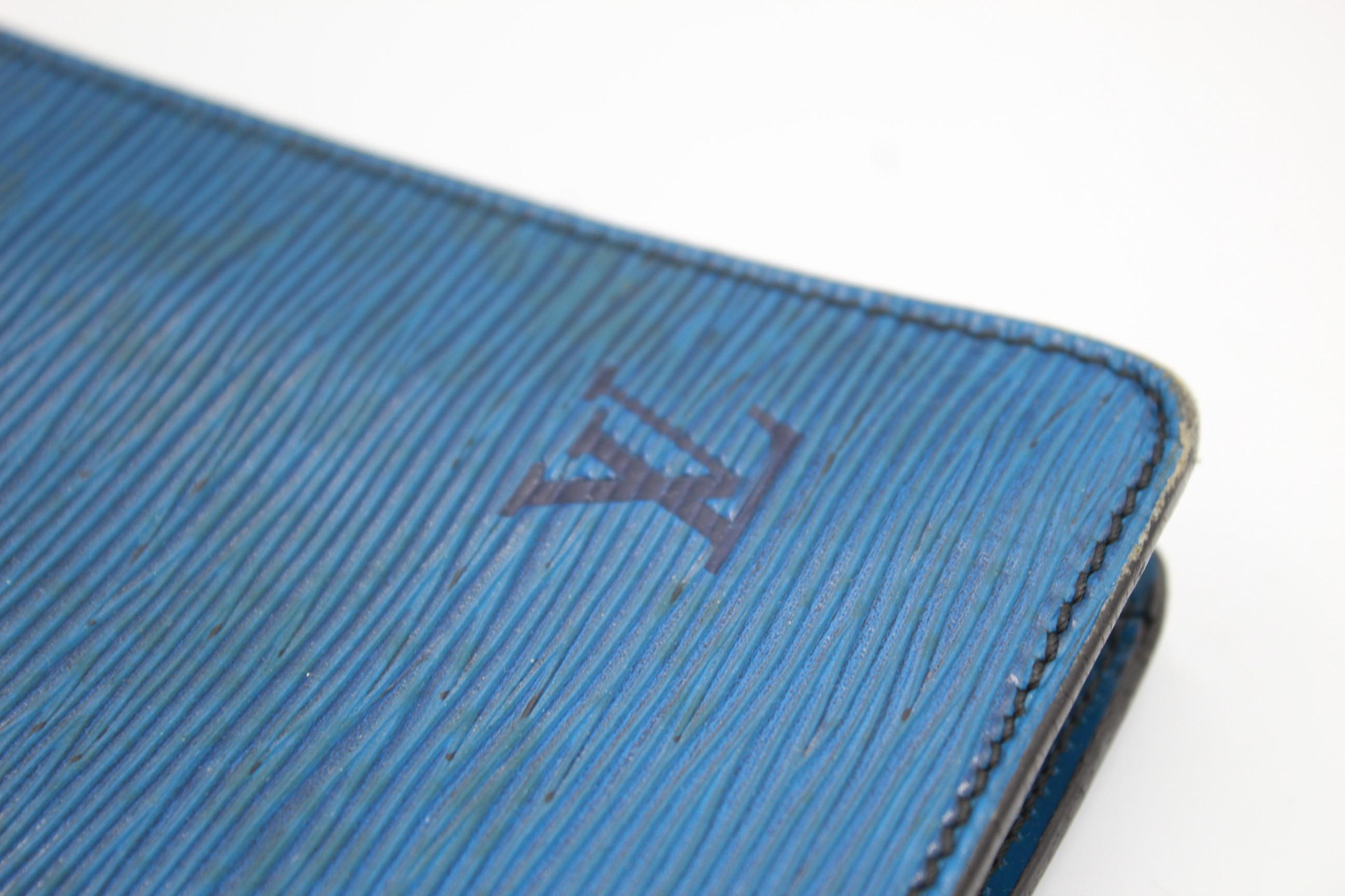Louis vuitton document pouch in blue épi leather In Good Condition For Sale In Paris, FR