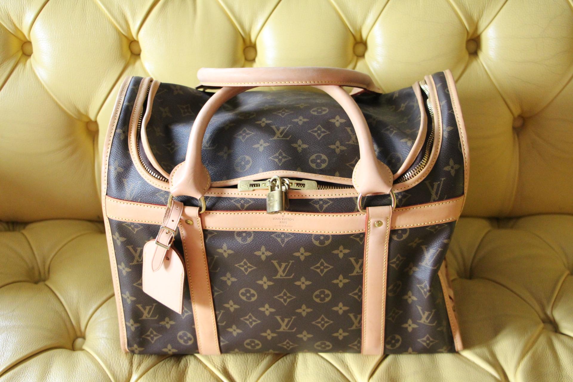 Women's or Men's Louis Vuitton Dog Bag 40 cm For Sale