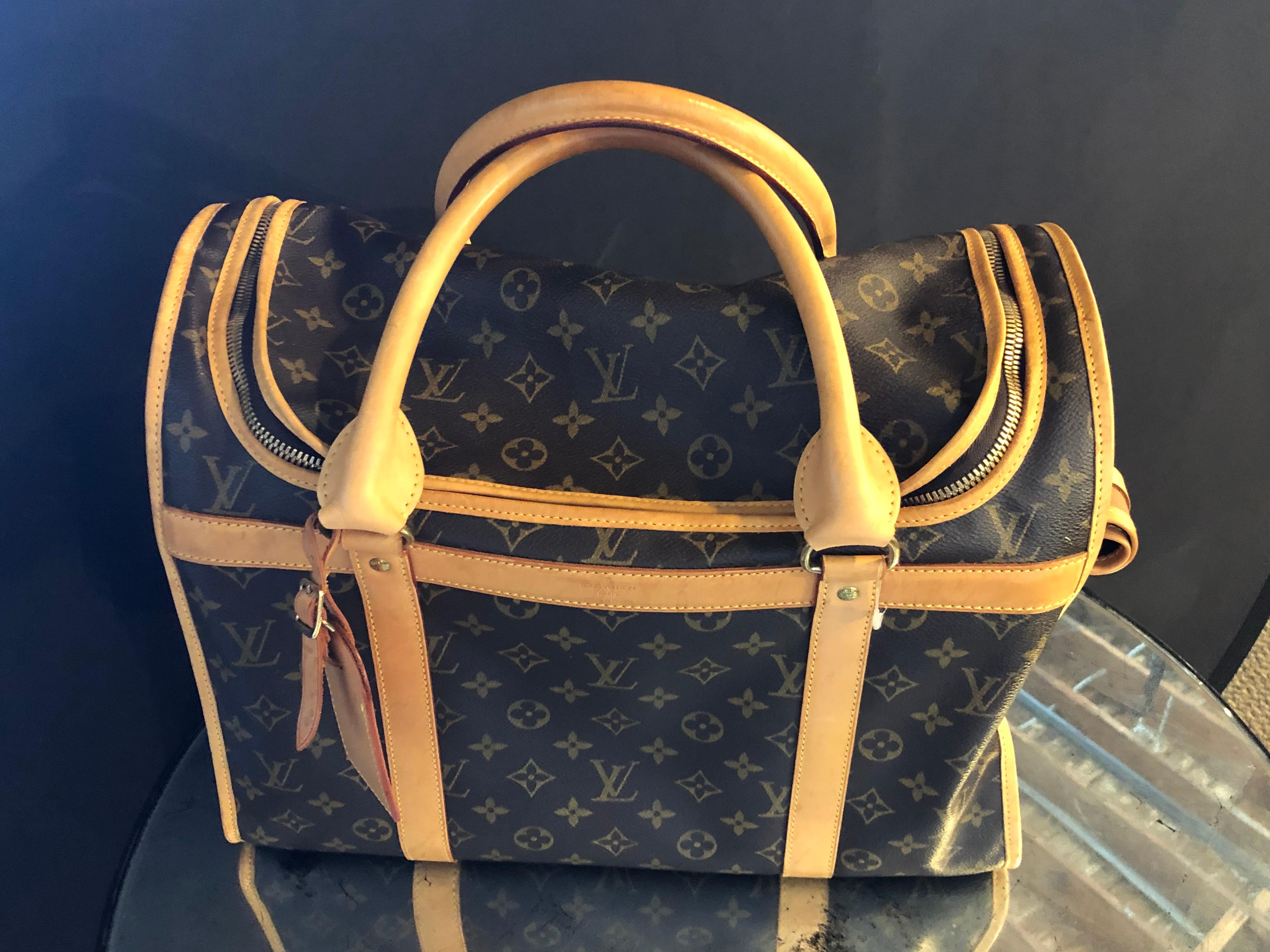 Louis Vuitton Dog Carrier 40 Monogram Canvas Luggage Bag In Good Condition In Stamford, CT