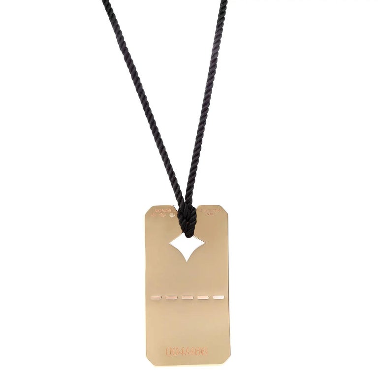 Halskette mit HundeTagAnhänger von Louis Vuitton aus 18 Karat Gelbgold im Angebot bei 1stDibs