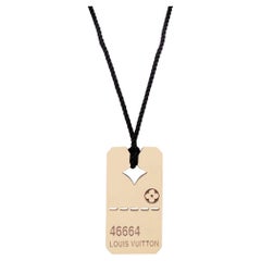 Louis Vuitton, collier pendentif étiquette de chien en or jaune 18 carats