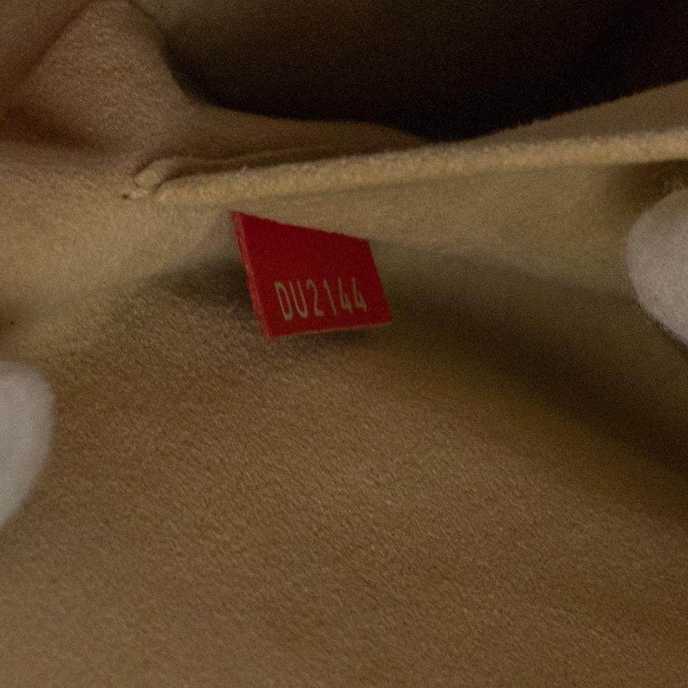 LOUIS VUITTON, Dora Umhängetasche aus rotem Segeltuch im Angebot 2