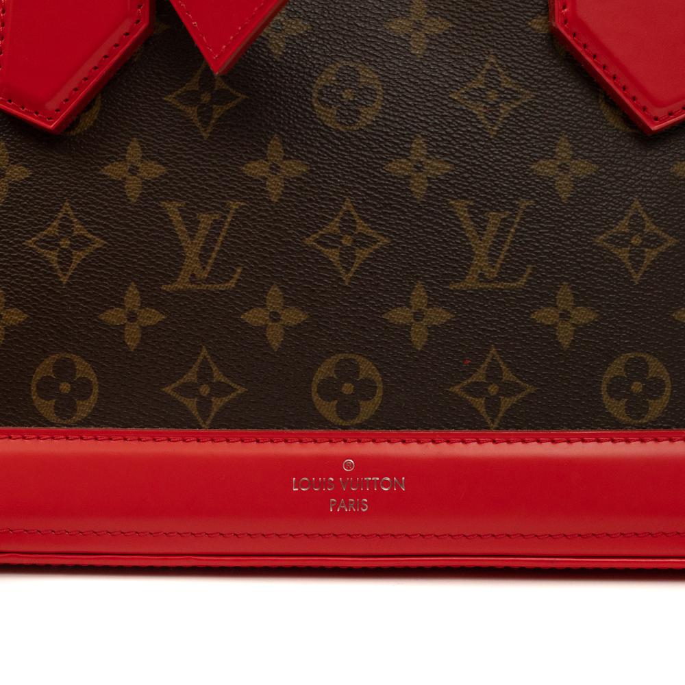 LOUIS VUITTON, Dora Shoulder bag in Red Canvas For Sale 3