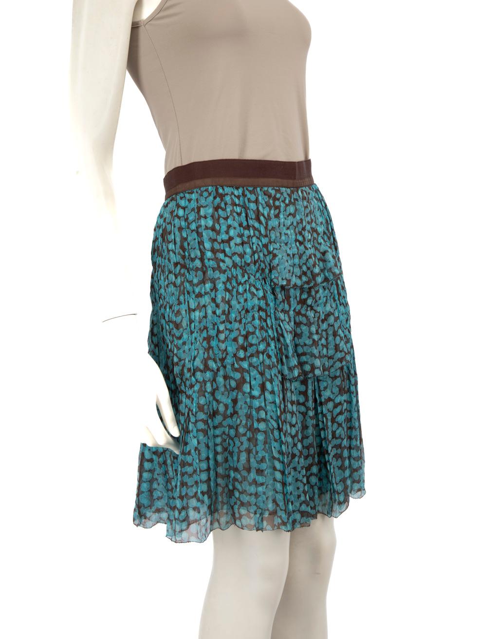 CONDITION is Good. Minor wear to the skirt is evident. Small pulls to the weave in the front centre, front right and back right of the skirt. One pull to the weave on the back left of the waistband. Discolouration on the front right side on this