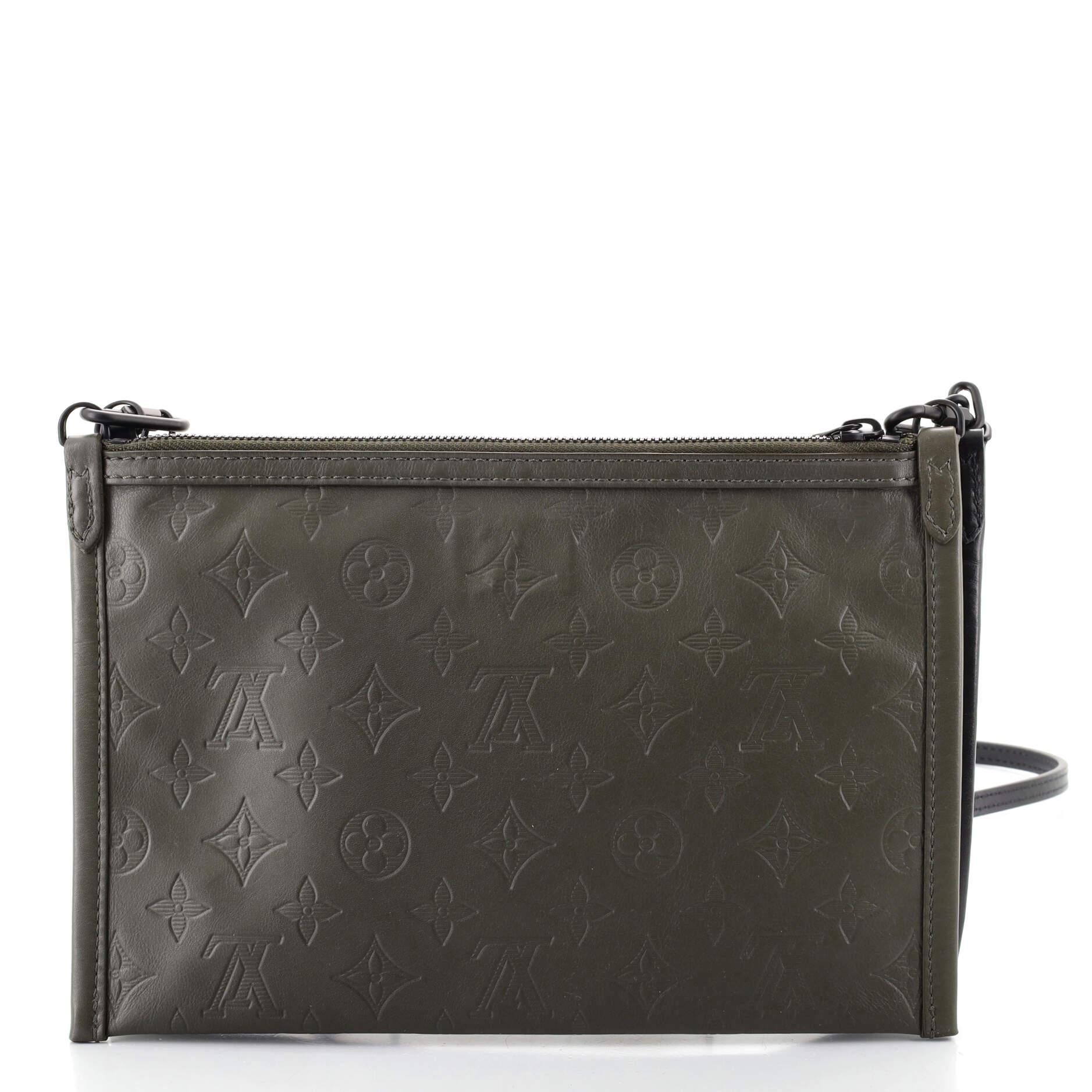 Louis Vuitton Louis Vuitton Doppelte flache Messenger Bag Monogramm Schatten Leder im Zustand „Gut“ in NY, NY