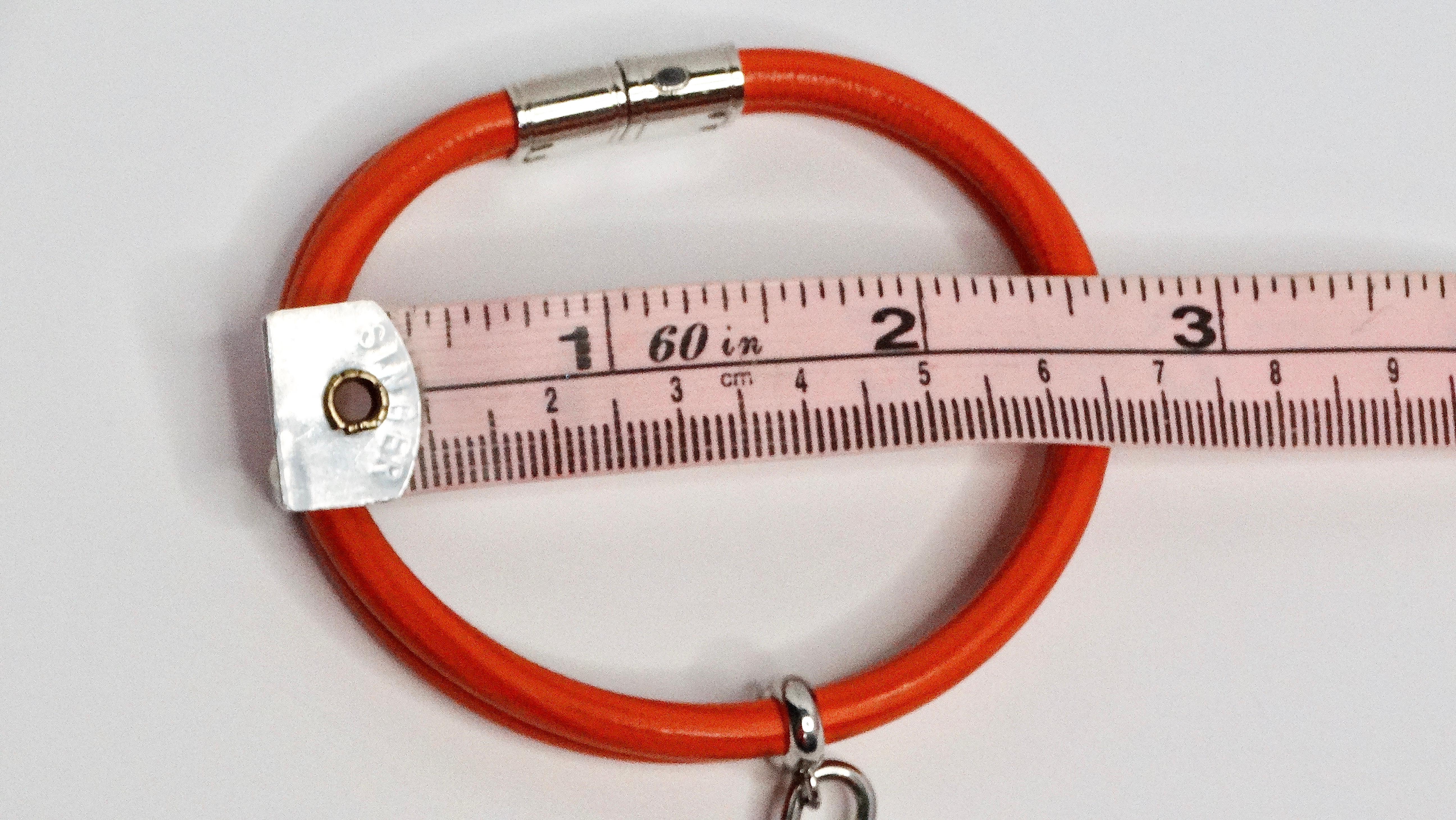 Louis Vuitton Bracelet Chord double cuir et breloque LV Silver Lock en vente 4