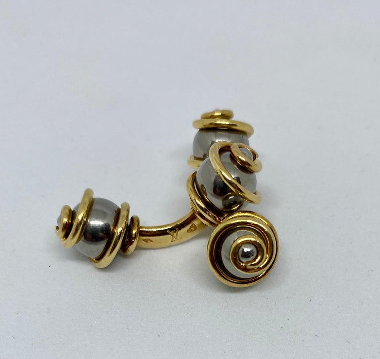 Louis Vuitton Double-Sided Swirl Cufflinks in 18K Yellow Gold For Sale at  1stDibs